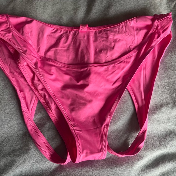 SKIMS Swim Suit - Picture 4 of 5